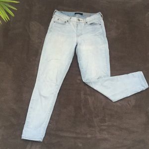 high waisted light wash jeggings